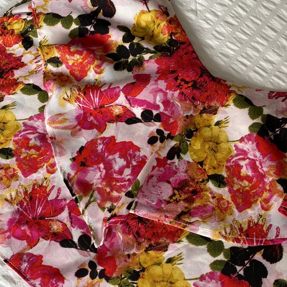 Dynamite Floral crop top - Picture 2 of 5